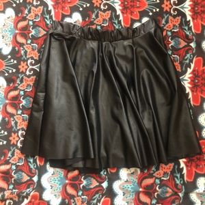 ♦️ 3 for $25 ♦️ Faux leather skirt